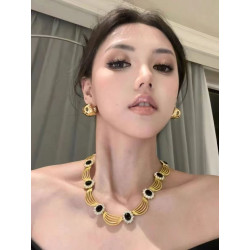 Retro exaggerated gold necklace for ladies