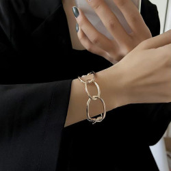 Temperamental high-end hollow bracelet