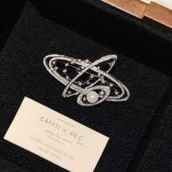 Women's Saturn star pearl suit brooch