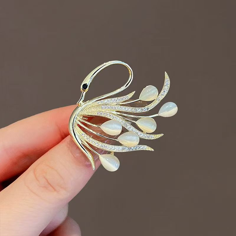 New high-end swan brooch