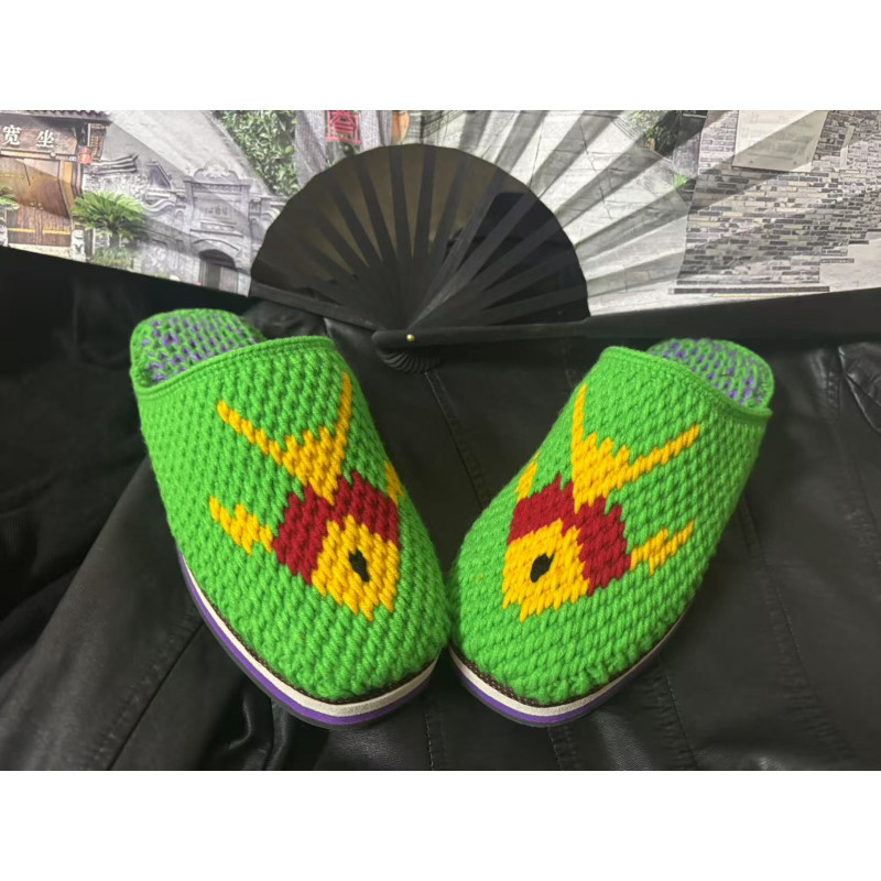 Pure handmade heel with flower woollen slippers pattern pattern woollen shoes finished products finished embroidery