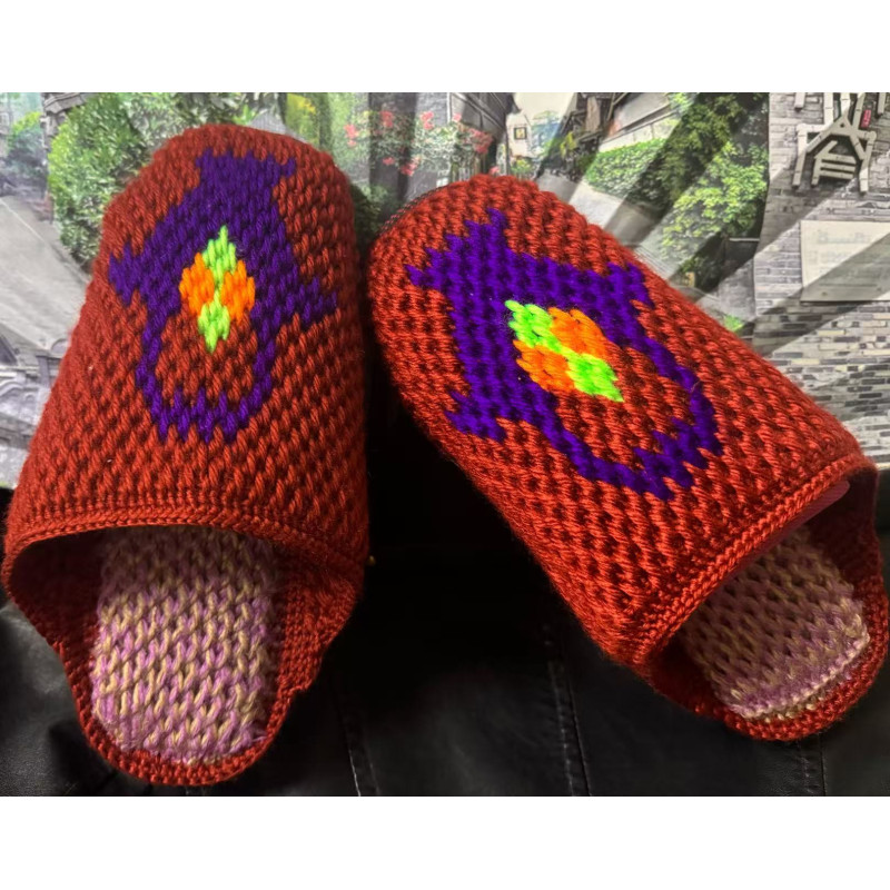 Pure handmade heel with flower woollen slippers pattern pattern woollen shoes finished products finished embroidery