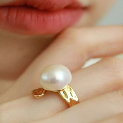 women's fashionable pearl ring