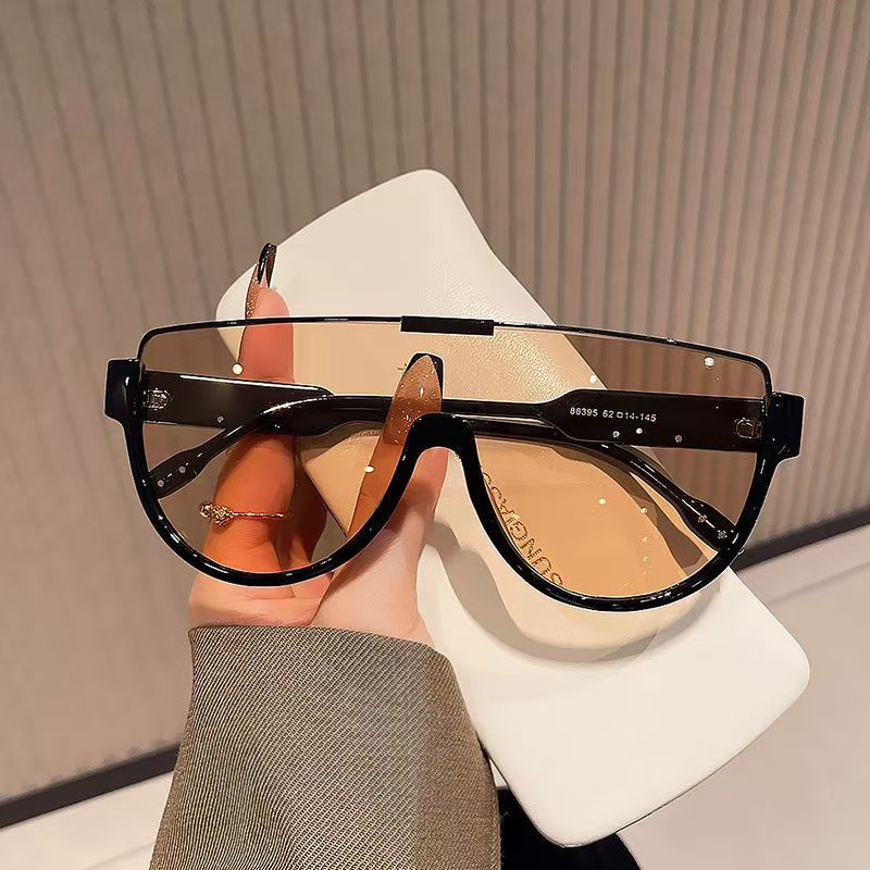 Fashion large frame one-piece lens sunglasses for women
