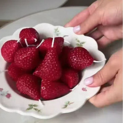 ins style net red aromatherapy candle red strawberry
