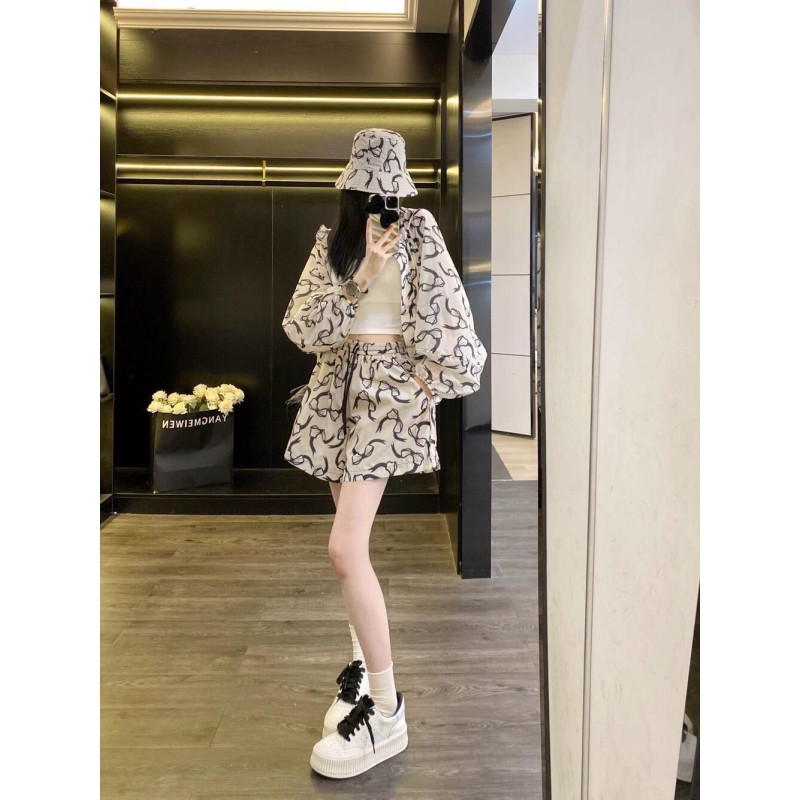 Summer thin hooded loose printed ice-feeling outdoor breathable sunscreen jacket fashion shorts two-piece set