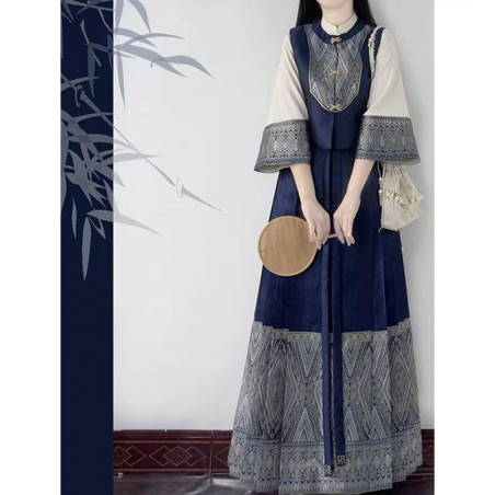 Hanfu female Dong ethnic group bird pattern Ming Dynasty makeup flower horse face skirt