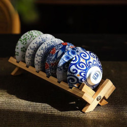 Blue and white porcelain tea cups and bamboo hat cups, 6 pieces will be sent randomly