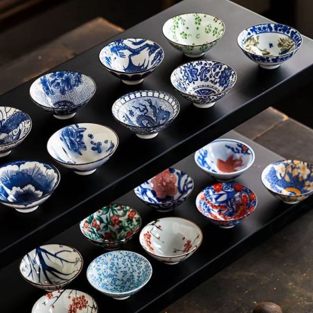 Blue and white porcelain tea cups and bamboo hat cups, 6 pieces will be sent randomly
