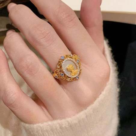 Women's vintage colorful pearl ring