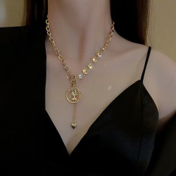 Retro portrait love pendant necklace light luxury niche clavicle chain