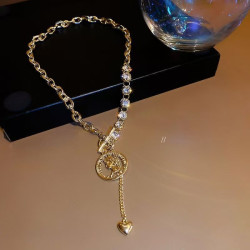 Retro portrait love pendant necklace light luxury niche clavicle chain