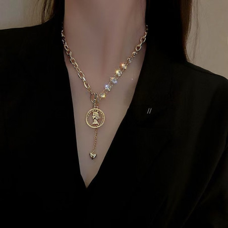 Retro portrait love pendant necklace light luxury niche clavicle chain