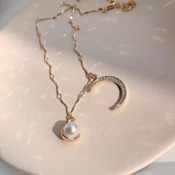 Retro portrait love pendant necklace light luxury niche clavicle chain