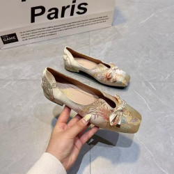 Chinese style embroidered flat shoes new soft sole Chinese retro square head beanie cheongsam