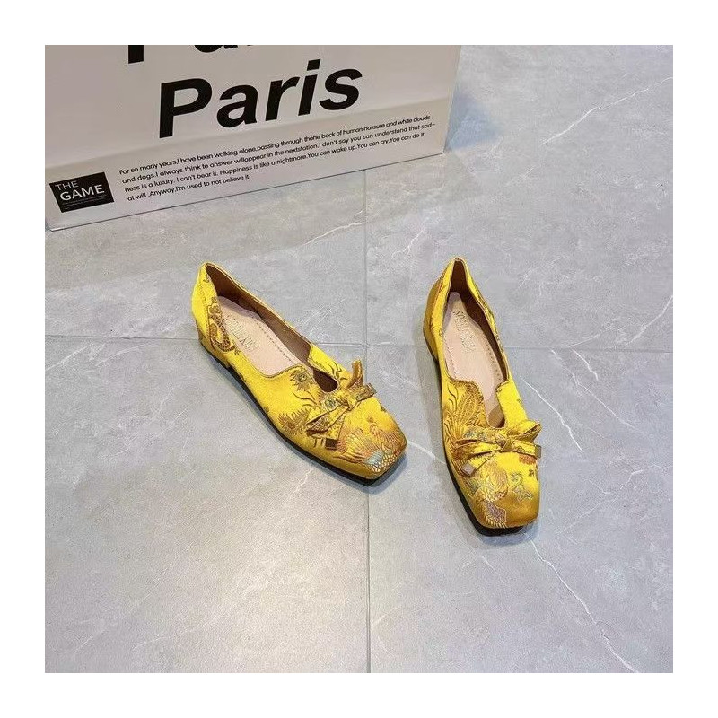 Chinese style embroidered flat shoes new soft sole Chinese retro square head beanie cheongsam