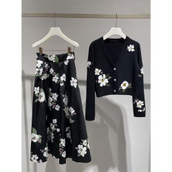 Printed skirt suit with beautiful knitwear