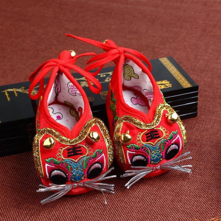 Tiger head birthday shoes bell shoes tail shoes embroidered men's and women's 0-1 years old pomegranate shoes