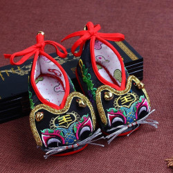 Tiger head birthday shoes bell shoes tail shoes embroidered men's and women's 0-1 years old pomegranate shoes
