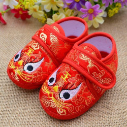 Tiger head birthday shoes bell shoes tail shoes embroidered men's and women's 0-1 years old pomegranate shoes