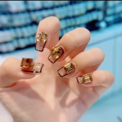 Autumn and winter Maillard nail art, fashionable Chinese pure handmade nail art, wearable nail art